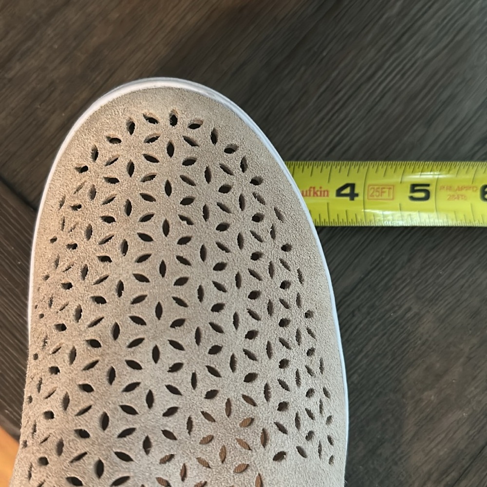 Vionic Kani Tan Perforated Slip On Sneaker Shoes 9 - Picture 6 of 6